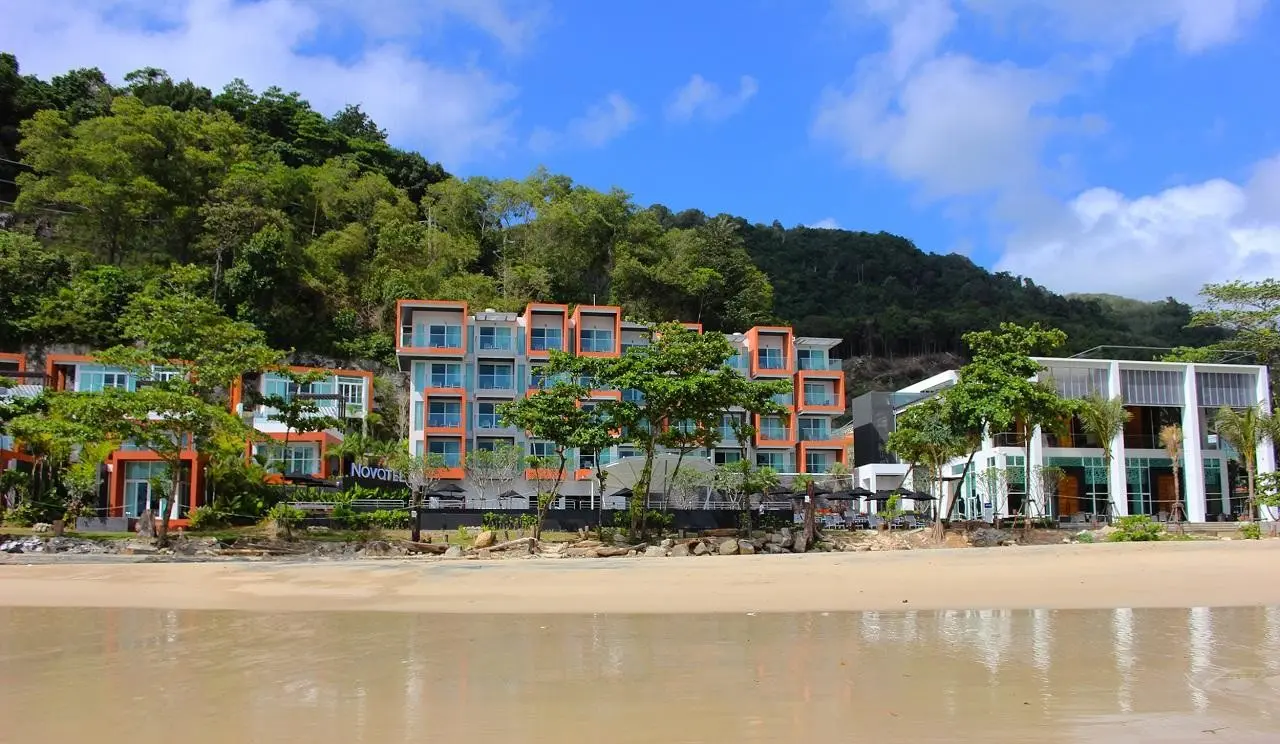 Plaża przy hotelu Novotel Phuket Kamala Beach