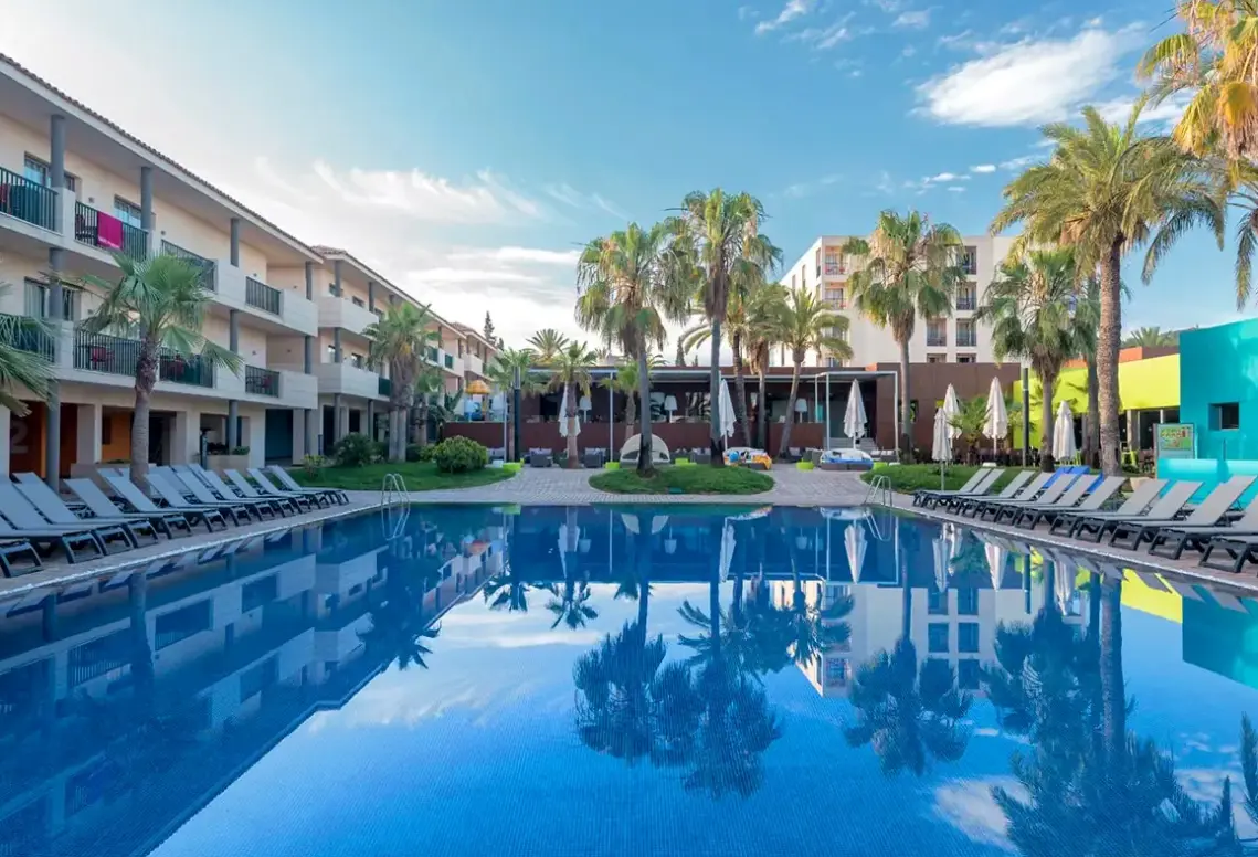 Basen w hotelu Occidental Ibiza