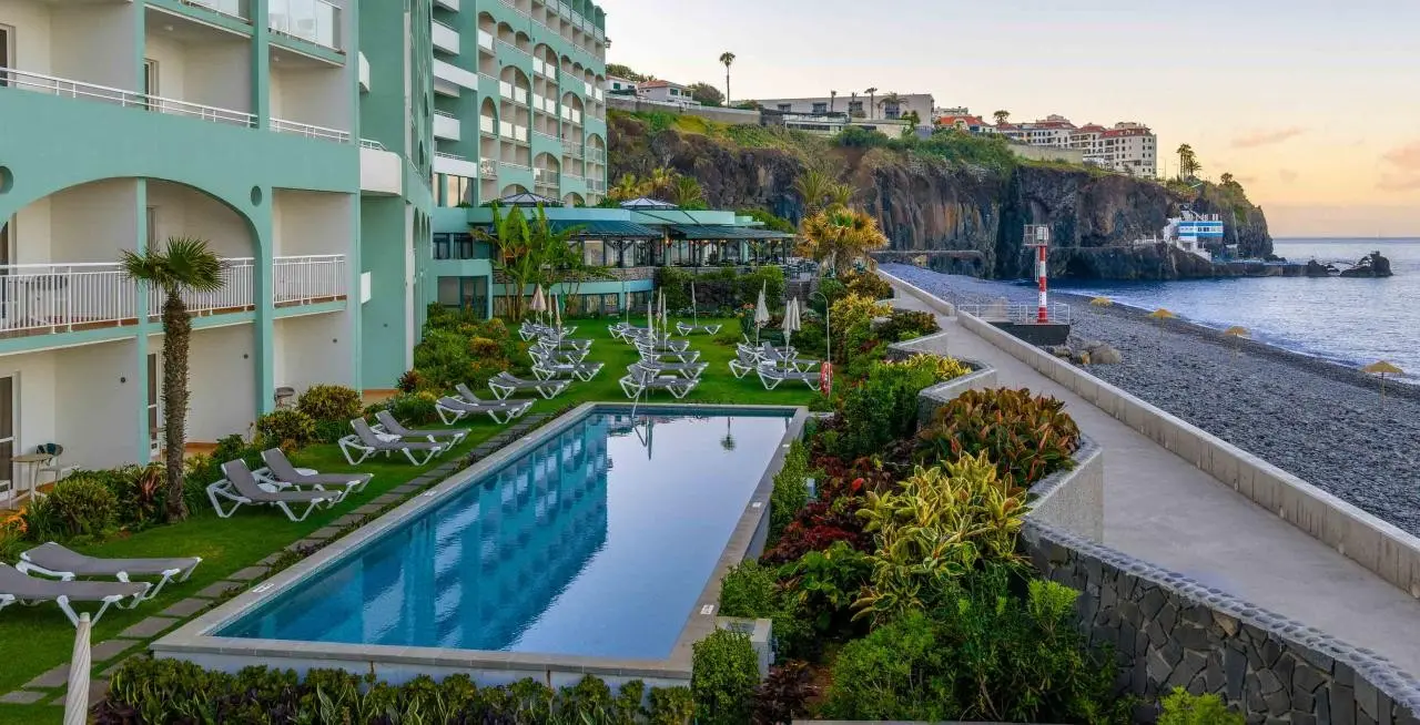 Basen w hotelu Pestana Ocean Bay All Inclusive Resort