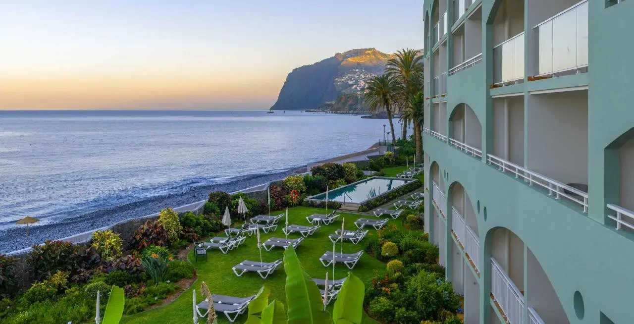 Plaża przy hotelu Pestana Ocean Bay All Inclusive Resort