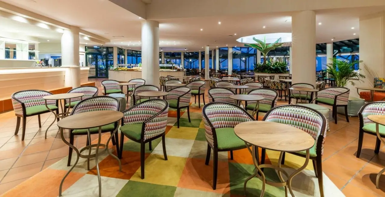 Restauracja i jedzenie w hotelu Pestana Ocean Bay All Inclusive Resort