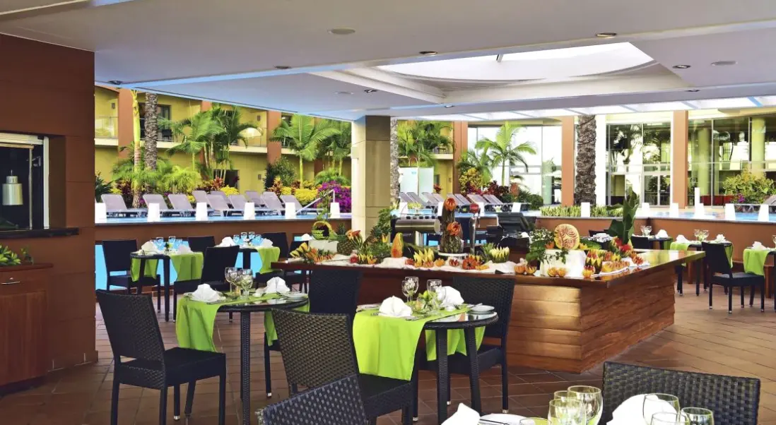 Restauracja i jedzenie w hotelu Pestana Promenade