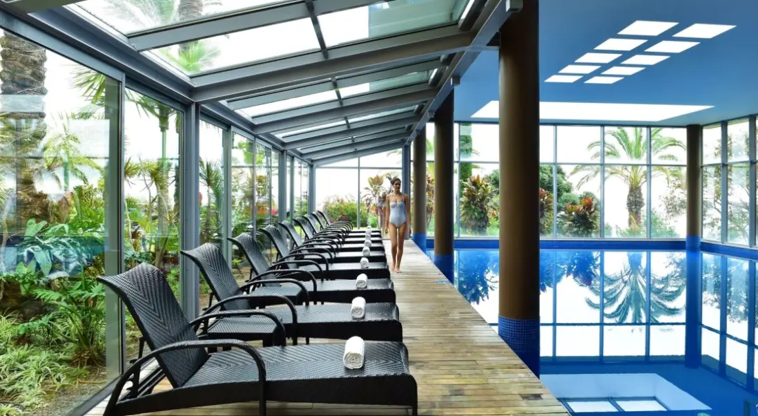 Basen w hotelu Pestana Promenade