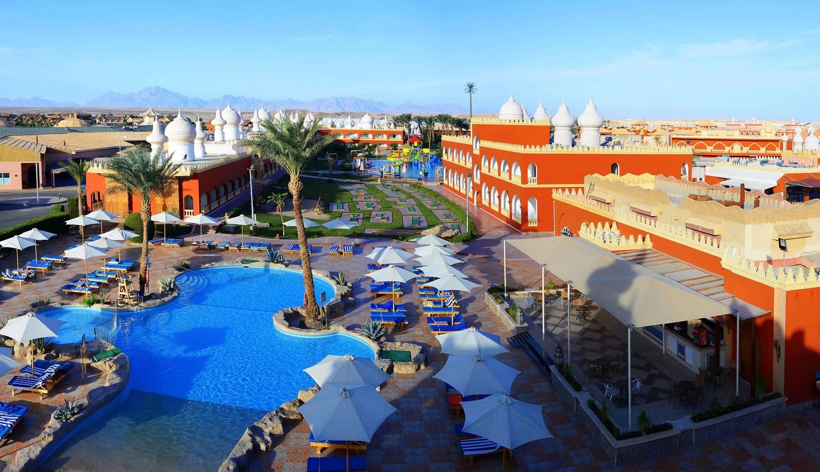 Basen w hotelu Pickalbatros Alf Leila Wa Leila Resort Neverland