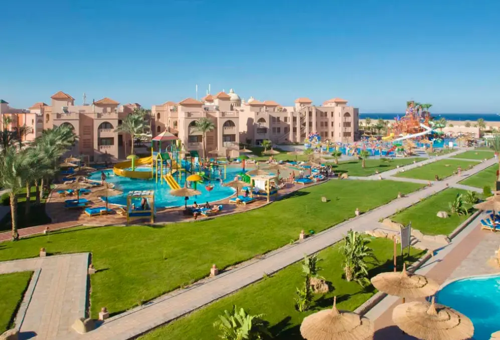 Basen w hotelu Pickalbatros Aqua Blu Resort
