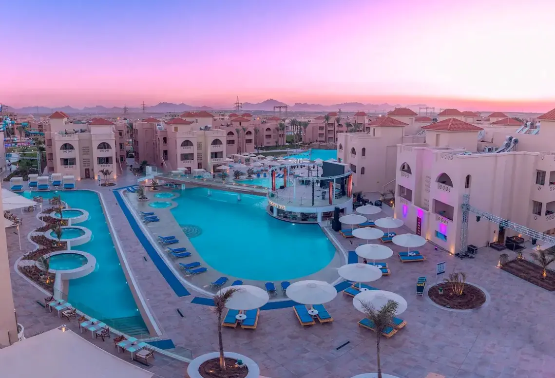 Basen w hotelu Pickalbatros Aqua Blu Resort