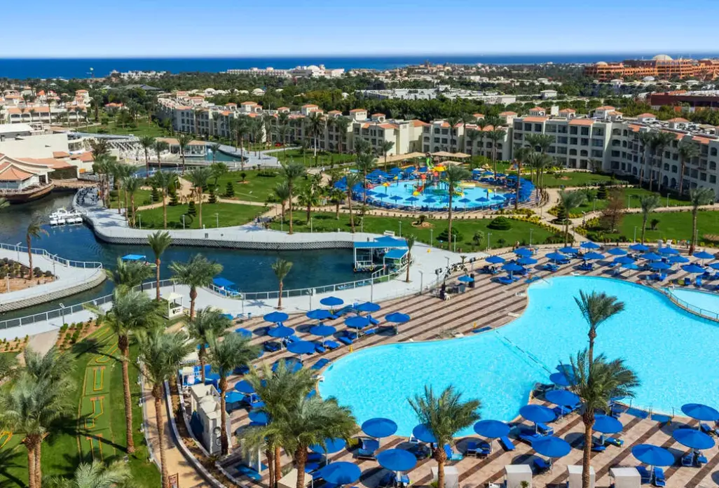 Basen w hotelu Pickalbatros Dana Beach Resort