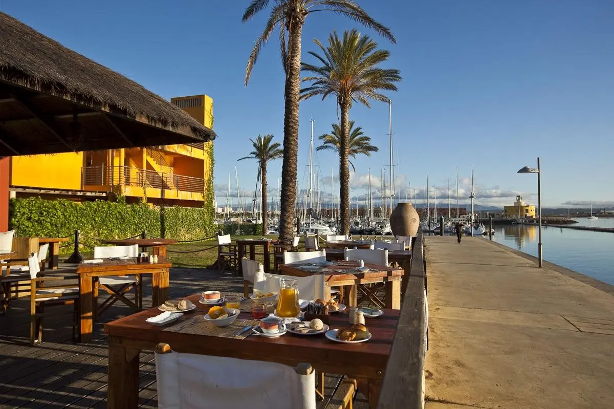 Plaża przy hotelu Porto Mare Resort