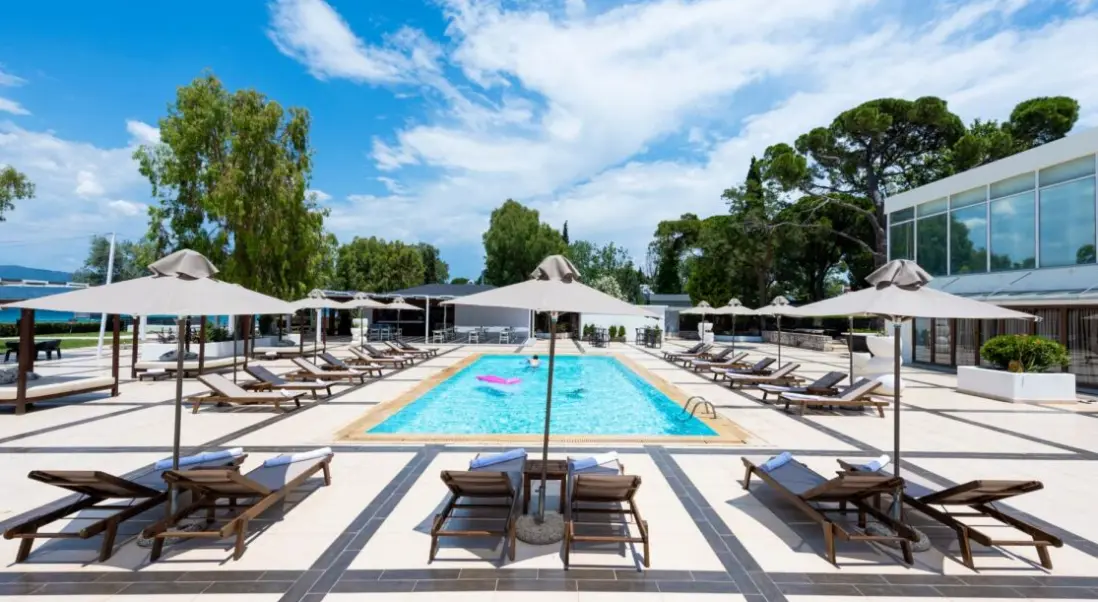 Basen w hotelu Porto Rio