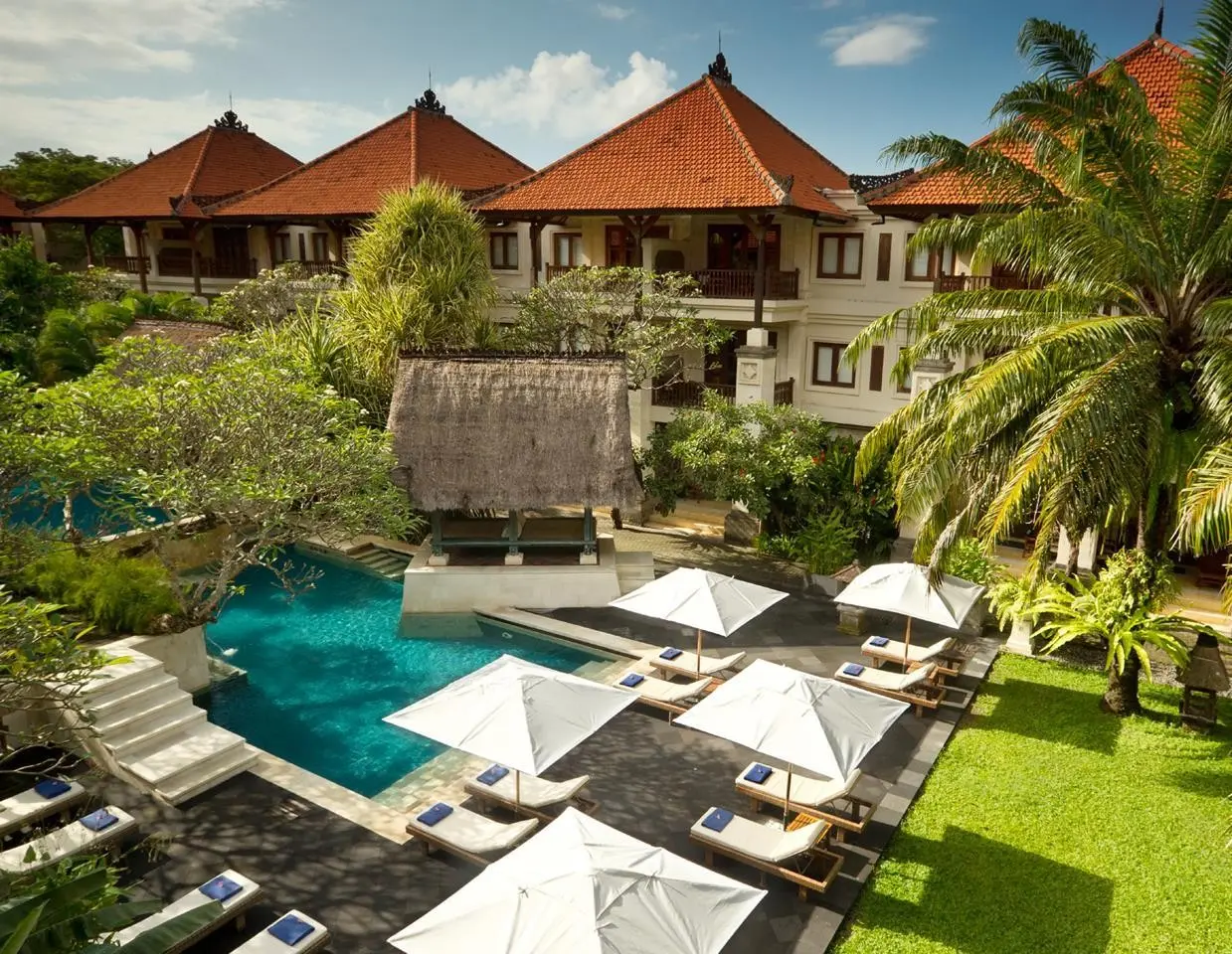 Basen w hotelu Puri Santrian
