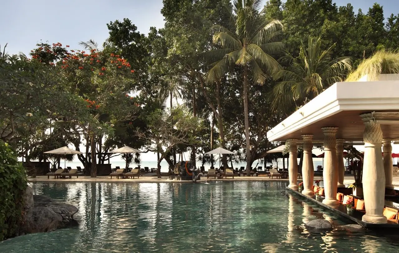 Basen w hotelu Puri Santrian