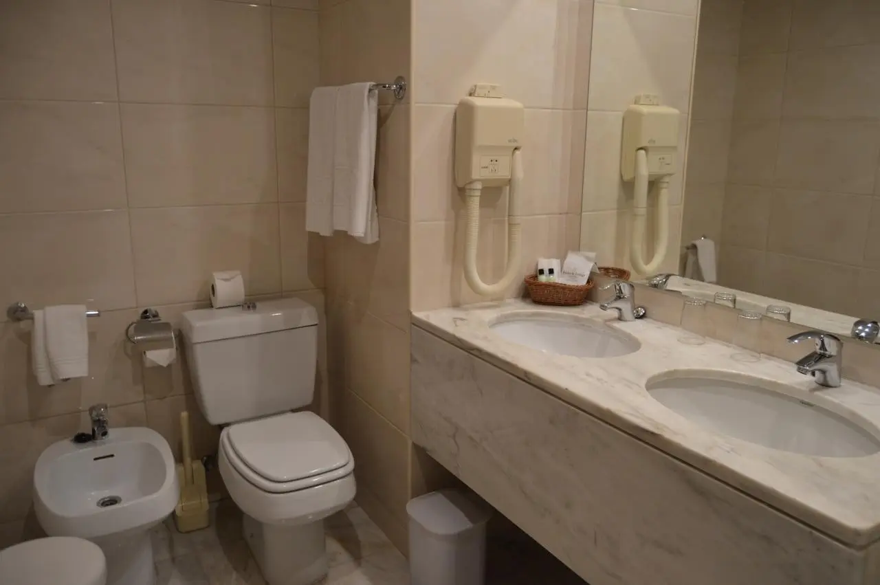 Łazienka w pokoju hotelu Quinta da Penha de Franca