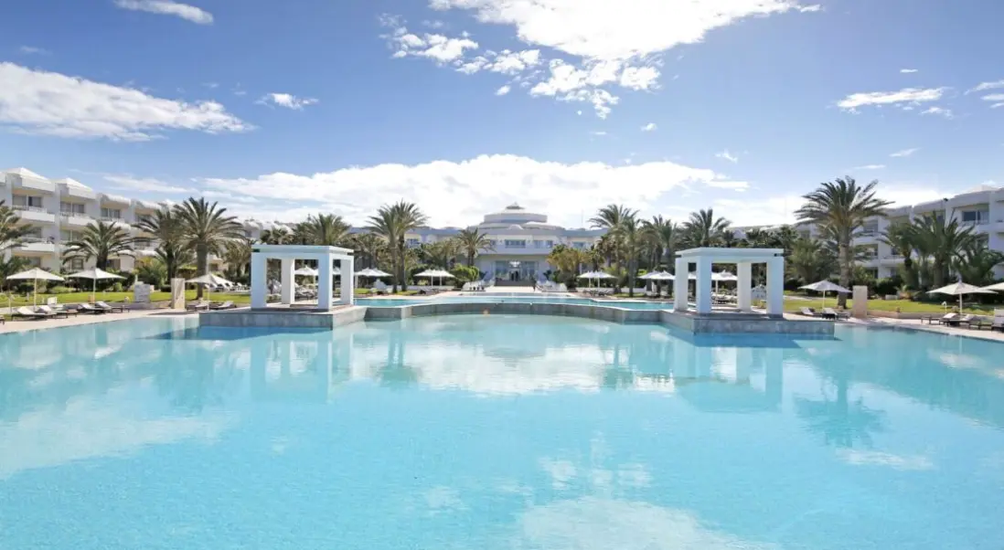 Basen w hotelu Radisson Blu Palace Resort & Thalasso Djerba