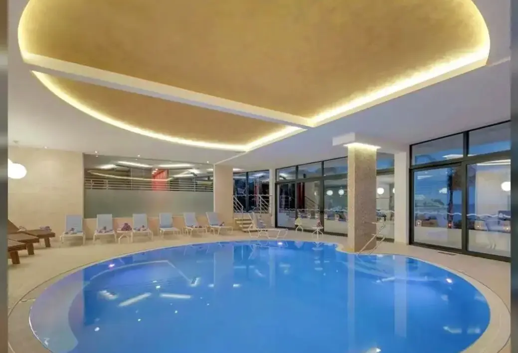 Basen w hotelu Royal Palm Hotel