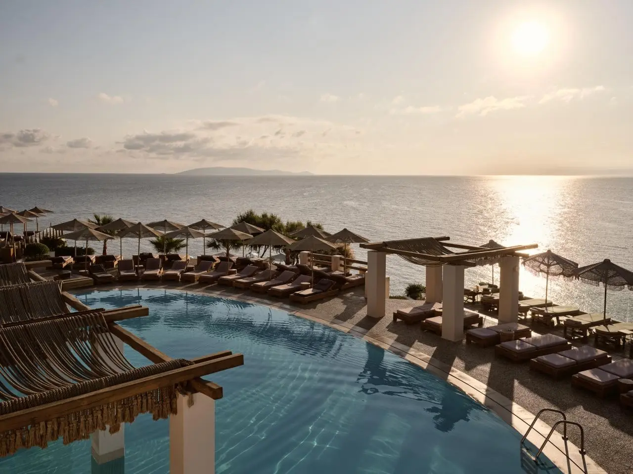 Basen w hotelu Seaside A Lifestyle Resort