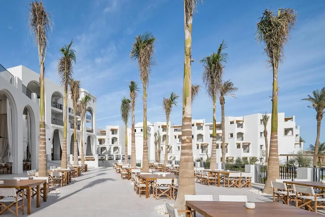 Restauracja i jedzenie w hotelu Serry Beach Resort