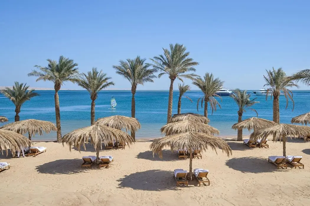 Plaża przy hotelu Serry Beach Resort