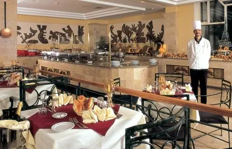 Restauracja i jedzenie w hotelu Shams Safaga
