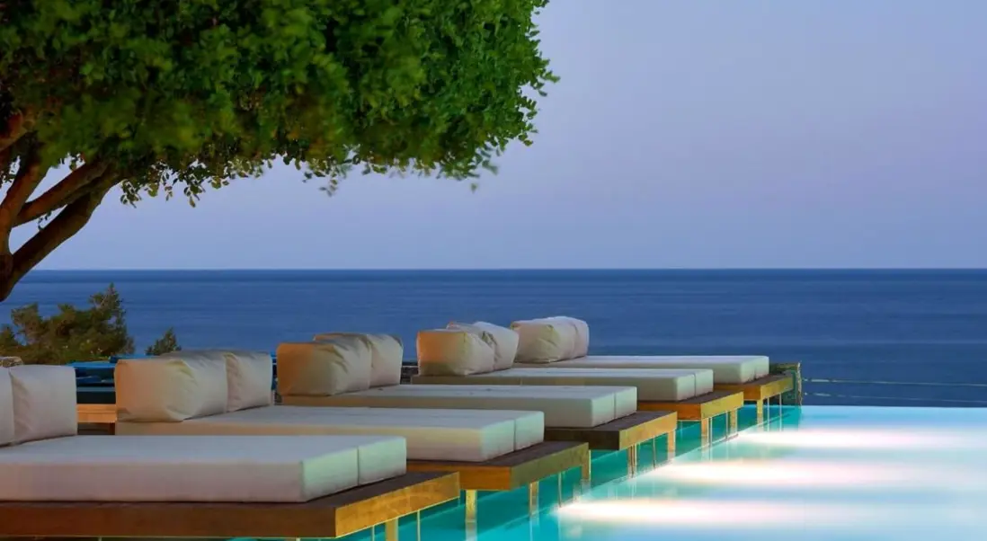Basen w hotelu St. Nicolas Bay Resort Hotel & Villas