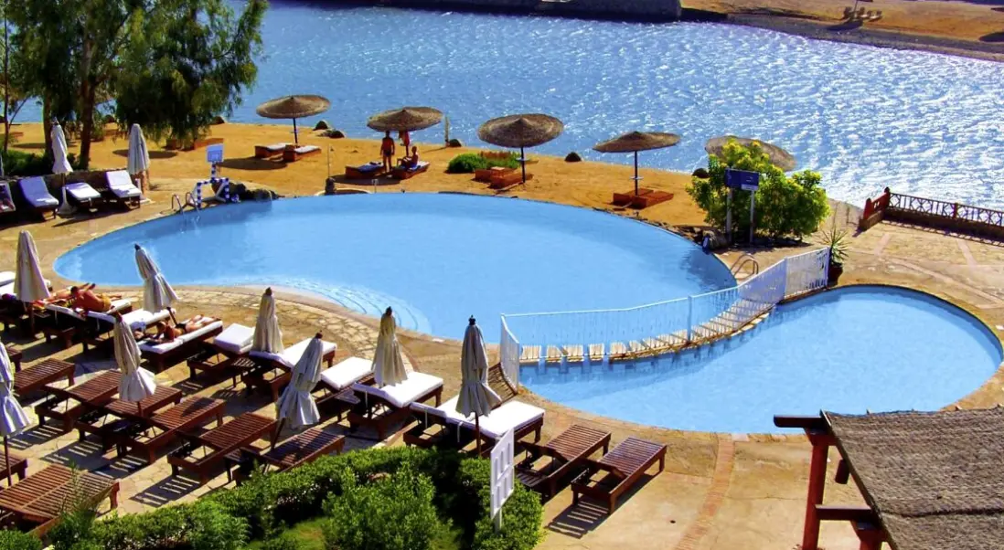 Basen w hotelu Sultan Bey Resort