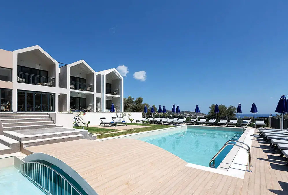 Basen w hotelu T-Hotel Premium Suites