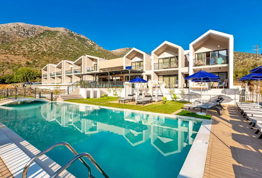 Basen w hotelu T-Hotel Premium Suites