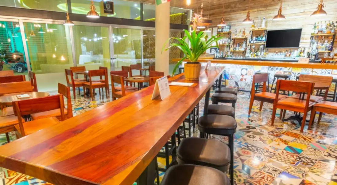 Restauracja i jedzenie w hotelu The Fives Downtown Hotel & Residences, Curio Collection by Hilton