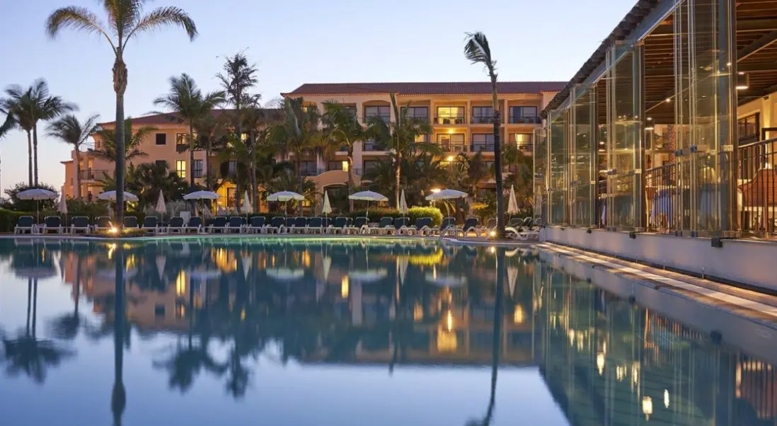 Basen w hotelu The Residence Porto Mare