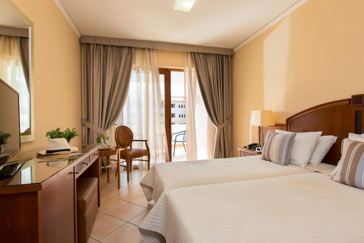 Pokój w hotelu Theartemis Palace