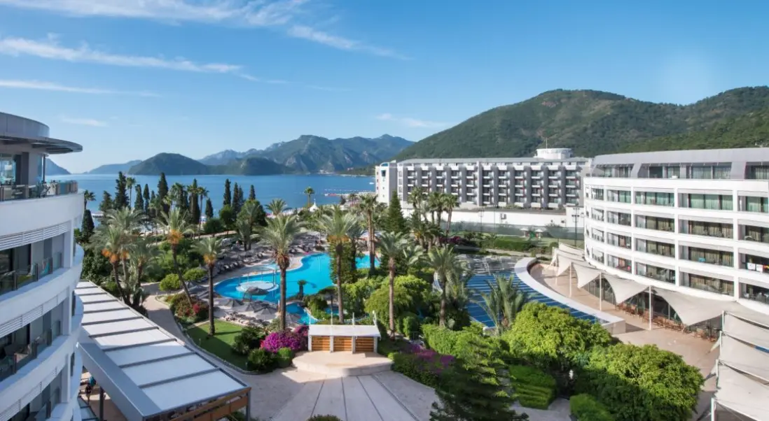 Basen w hotelu TUI Blue Grand Azur