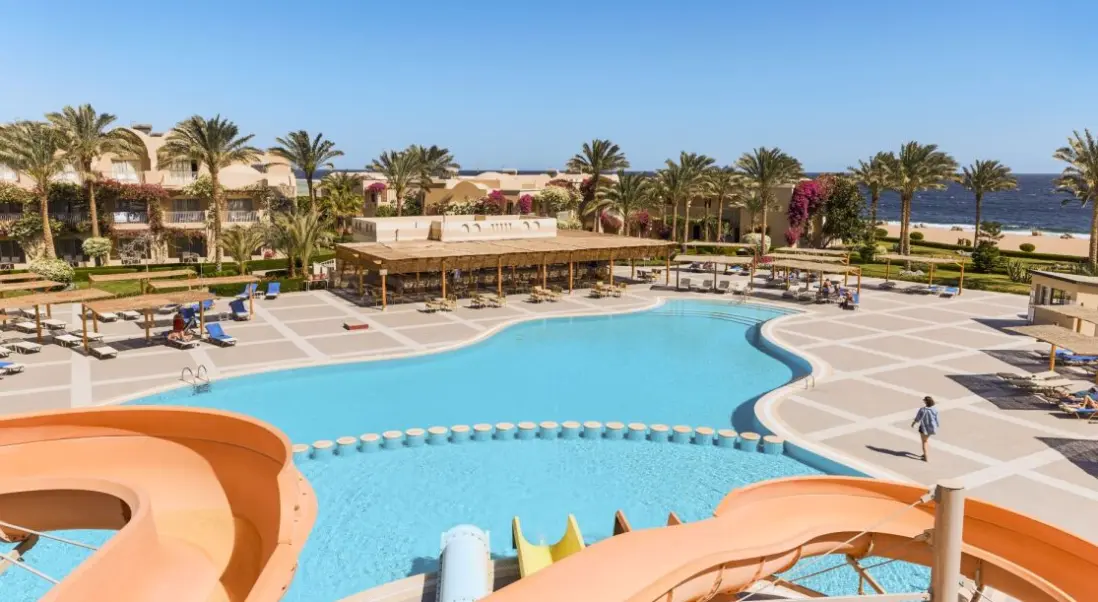 Basen w hotelu Tui Magic Life Kalawy