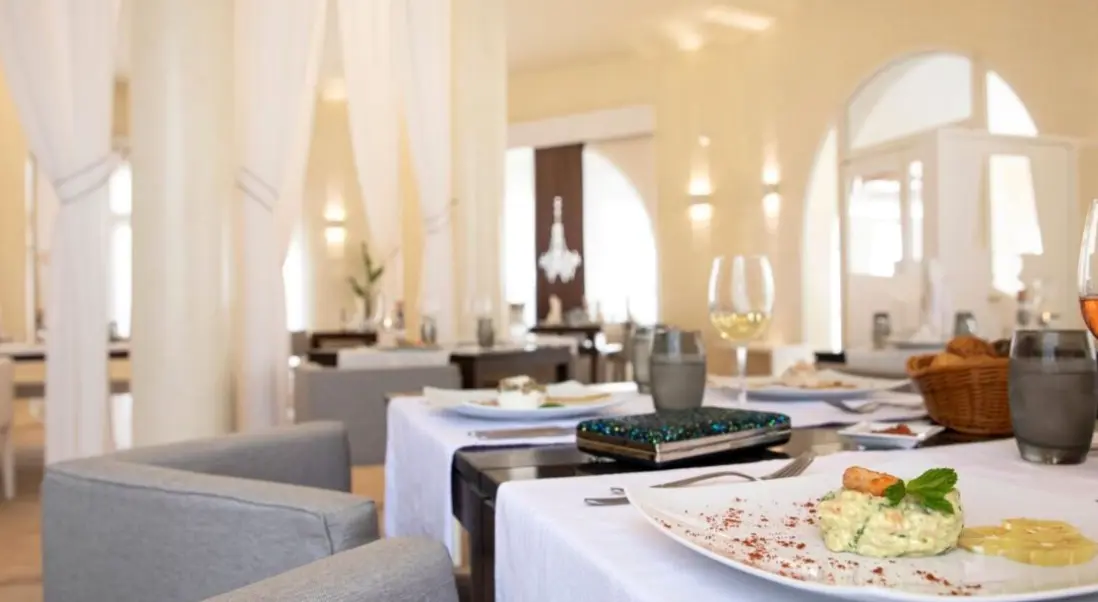 Restauracja i jedzenie w hotelu TUI Magic Life Penelope Beach