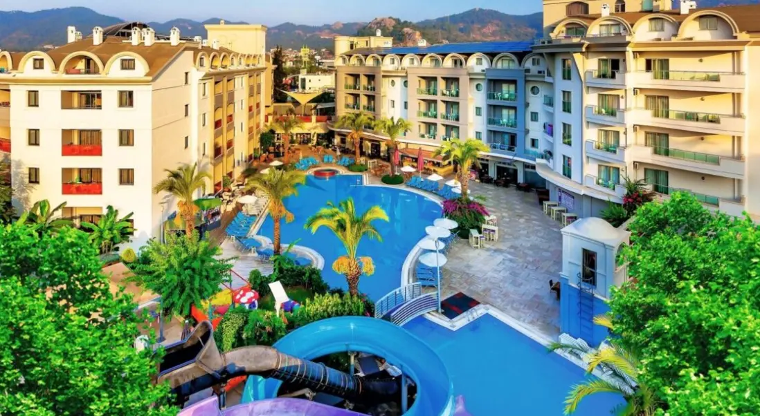 Basen w hotelu TUI Suneo Costa Mare Suites
