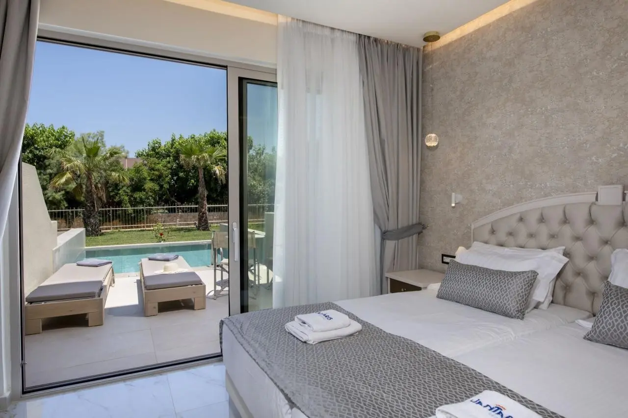 Vantaris Luxury Beach Resort — VANTARIS LUXURY BEACH RESORT