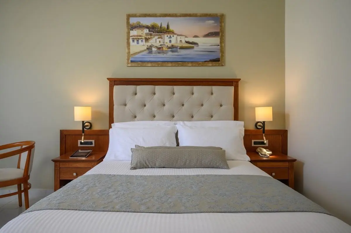 Vantaris Palace — VANTARIS PALACE