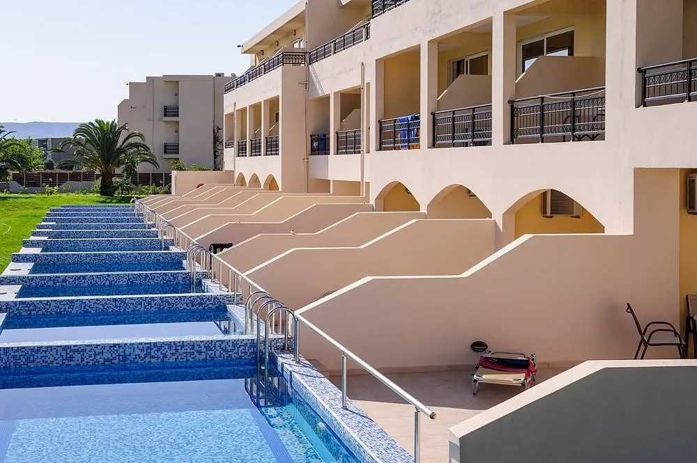 Vantaris Palace — VANTARIS PALACE