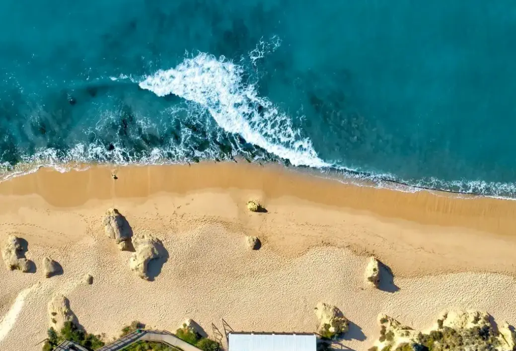 Plaża przy hotelu Vila Gale Nautico