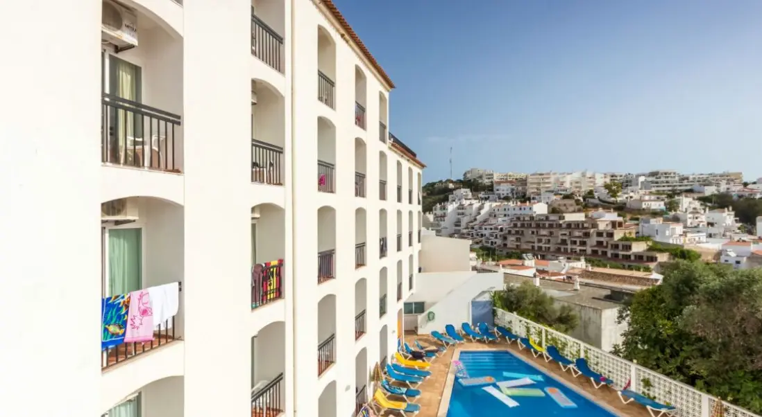 Basen w hotelu Vila Recife