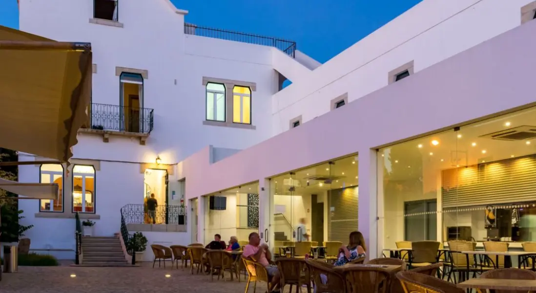 Restauracja i jedzenie w hotelu Vila Recife