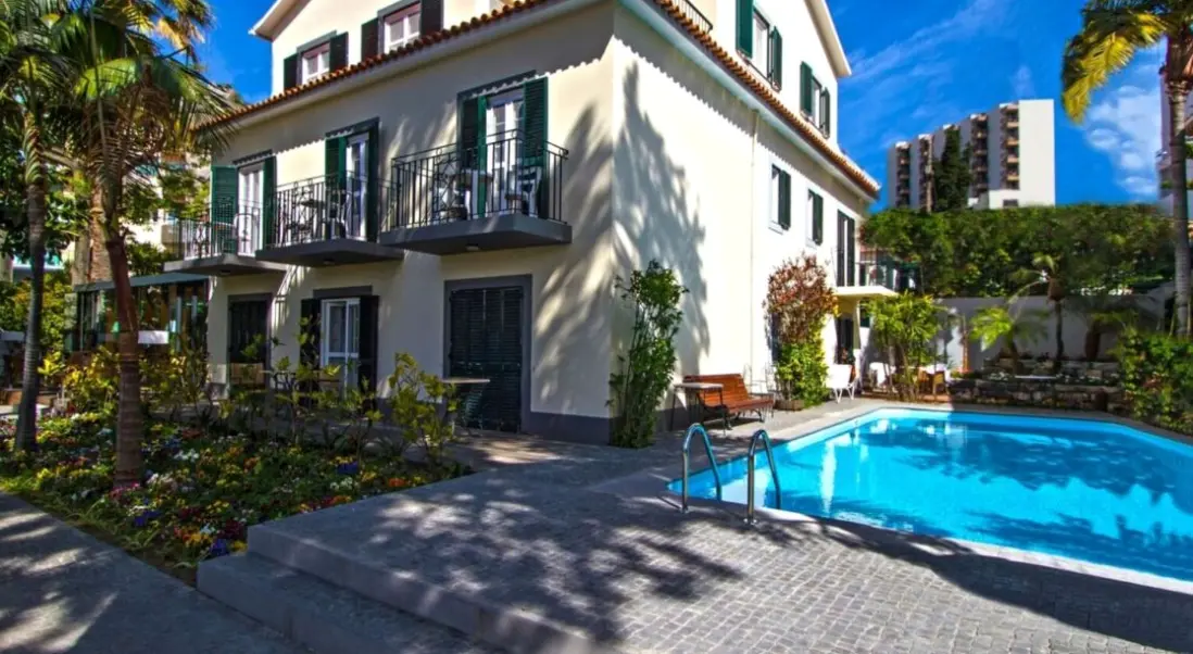 Basen w hotelu Vila Vicencia