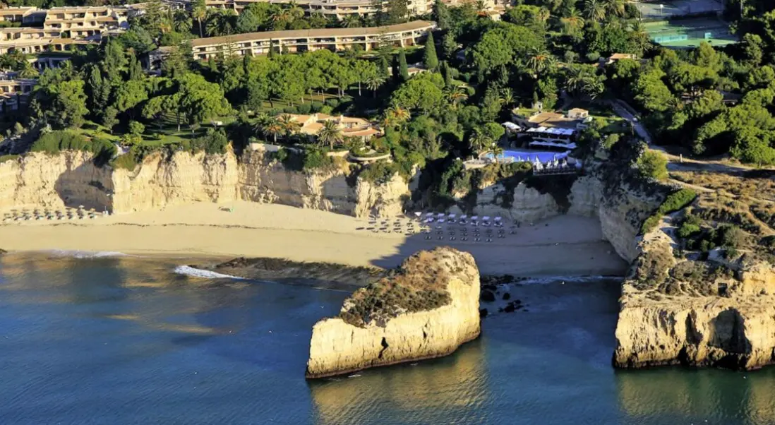 Plaża przy hotelu Vilalara Grand Hotel Algarve