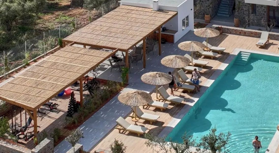 Basen w hotelu Volta Suites & Villas