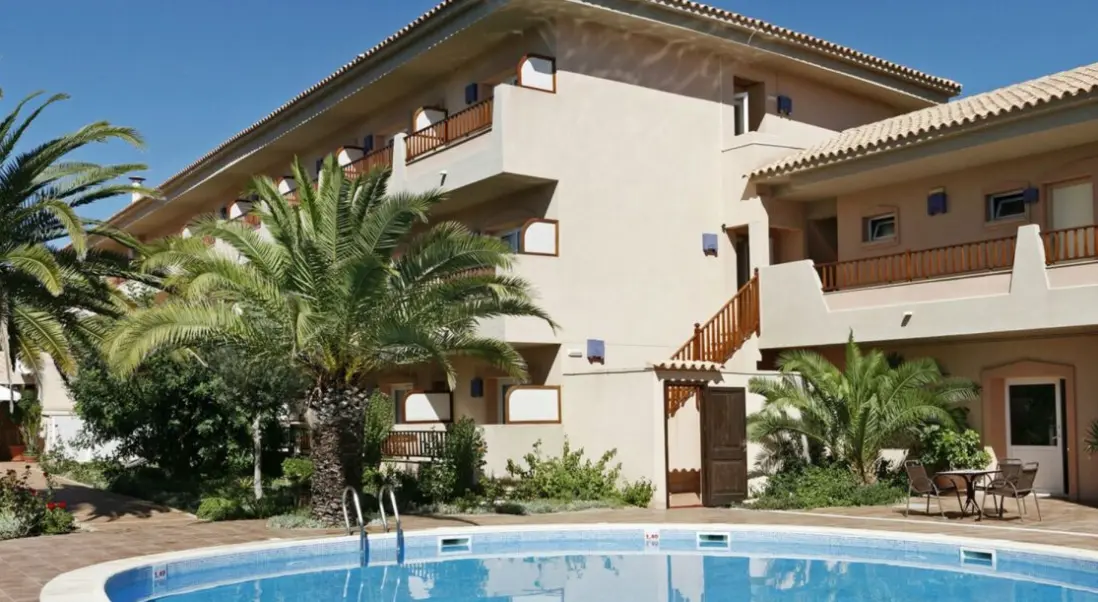 Basen w hotelu Voramar Formentera
