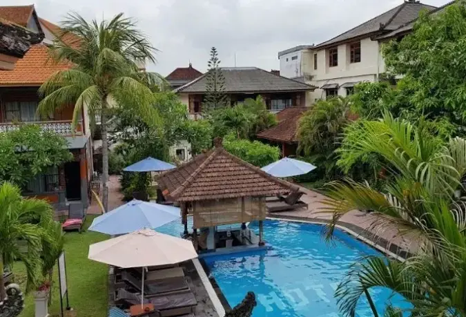 Basen w hotelu Wina Holiday Villa