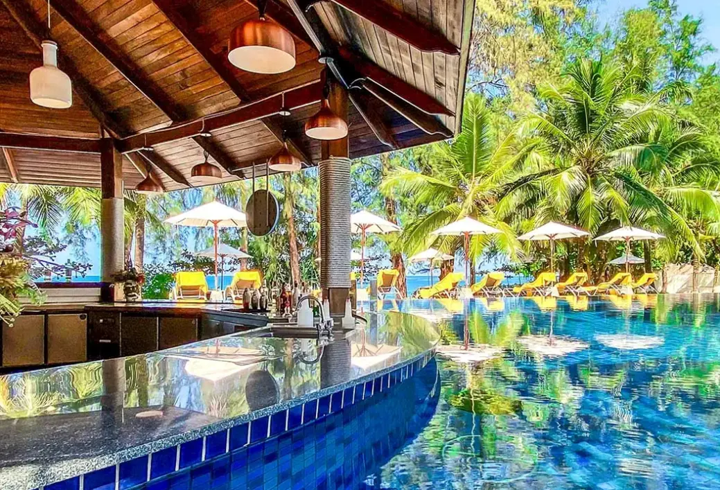 Basen w hotelu X10 Khaolak Resort