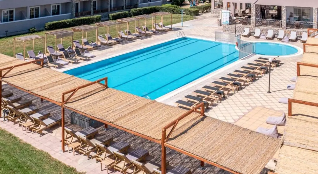 Basen w hotelu Aegean Bay