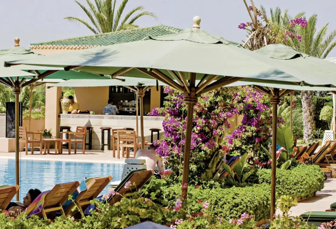 Basen w hotelu Alhambra Thalasso