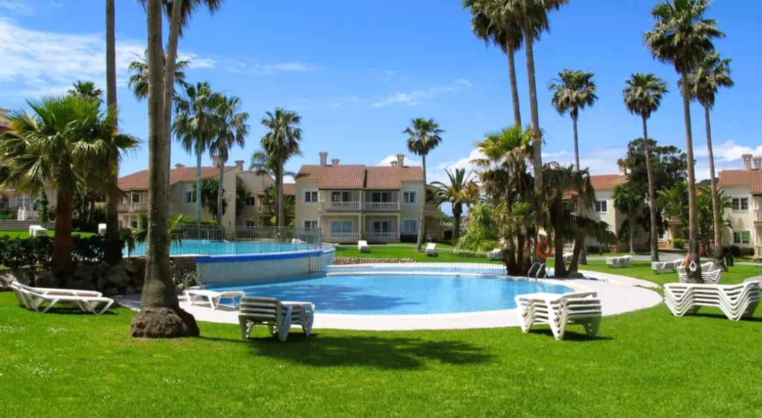 Basen w hotelu Aparthotel HG Jardin de Menorca