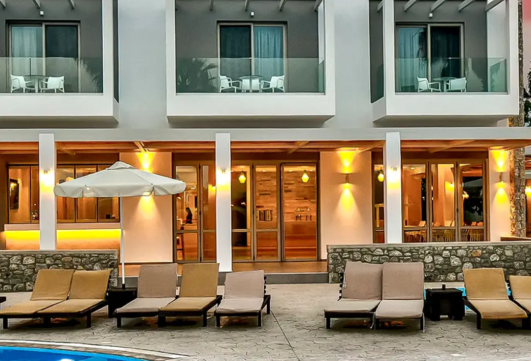 Basen w hotelu Apollon Windmill