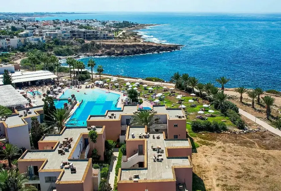 Basen w hotelu Atlantica Akteon
